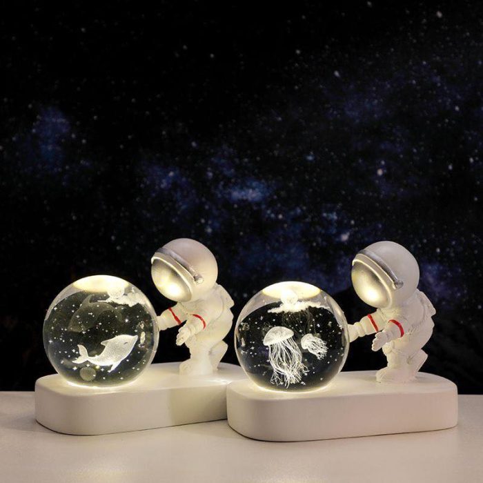 Astronaut Galaxy Crystal LED Lamp - Image 4